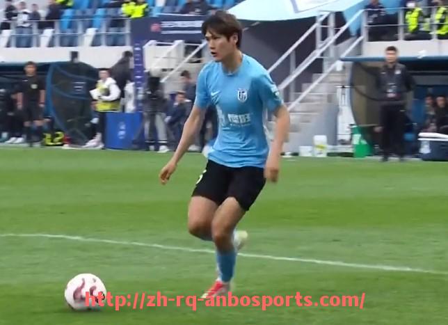 安博体育官网-英超联赛本国球员比例及其对球队的影响